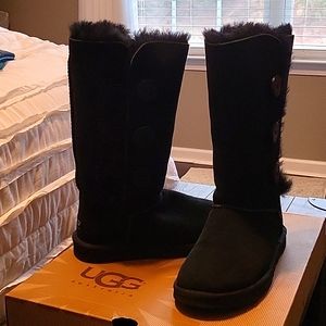 Ugg size 6 black